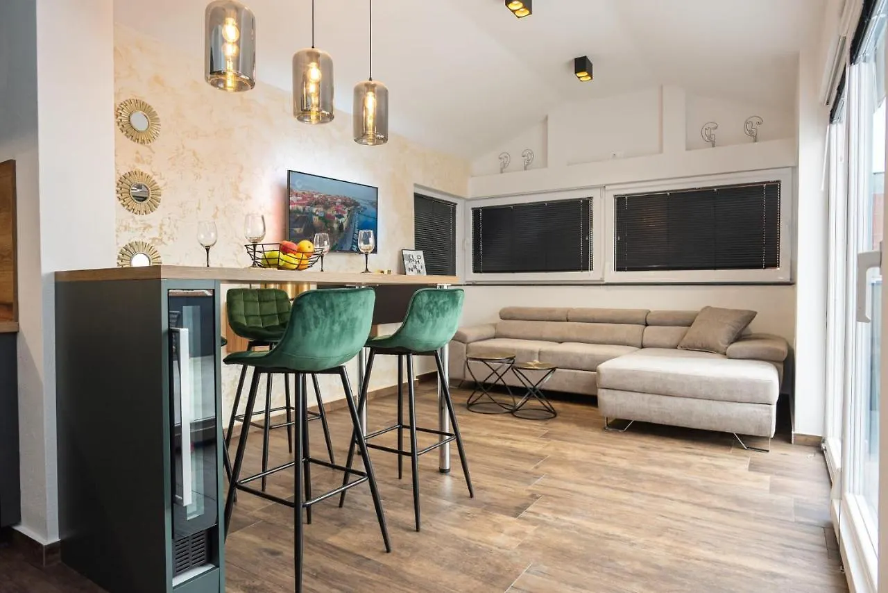 Apartment 88 - Rooftop Jacuzzi & Terrace Zadar