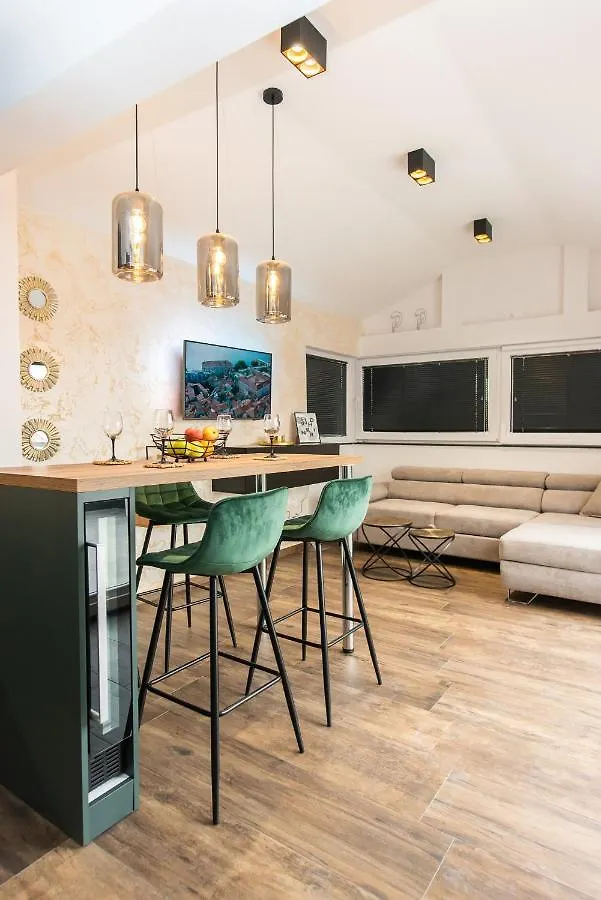 Apartment 88 - Rooftop Jacuzzi & Terrace Zadar
