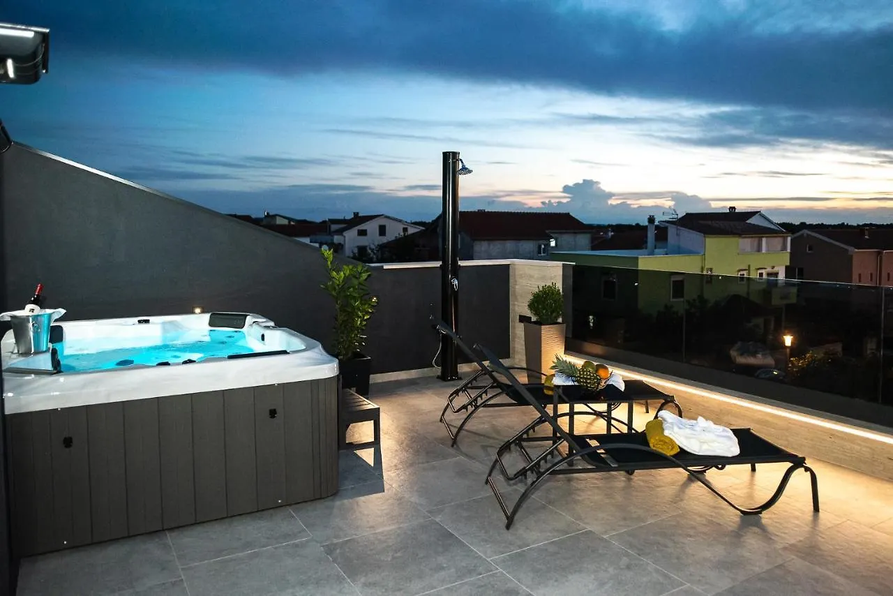 Apartment 88 - Rooftop Jacuzzi & Terrace Zadar