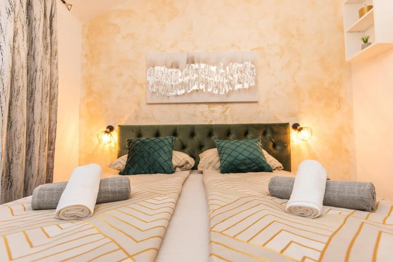 Apartment 88 - Rooftop Jacuzzi & Terrace Zadar