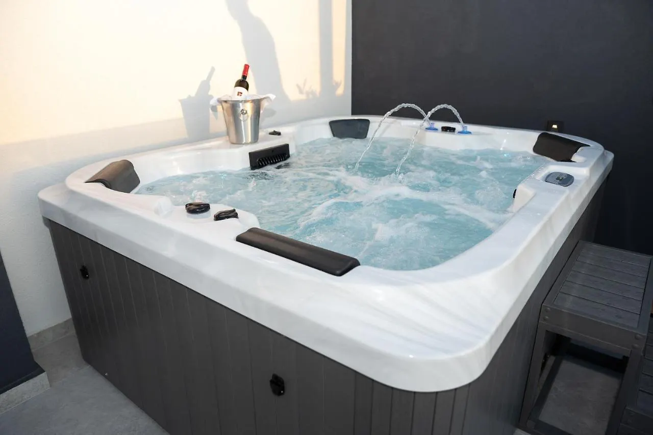 Apartment 88 - Rooftop Jacuzzi & Terrace Zadar